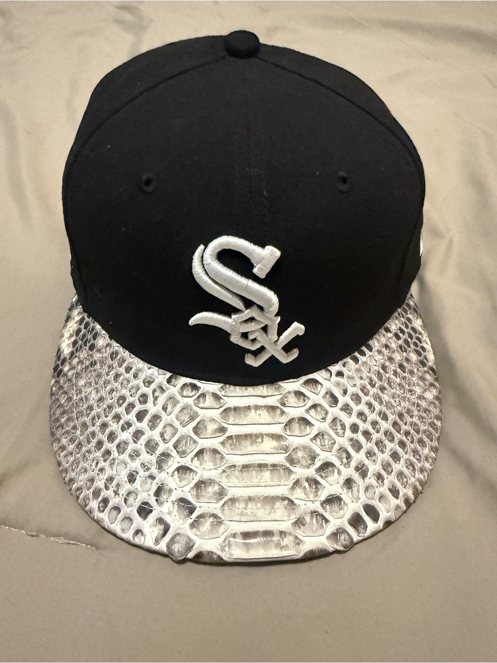 New Era x Chicago White Sox Black Custom Snake Skin Strap-Back Hat Pre-owned